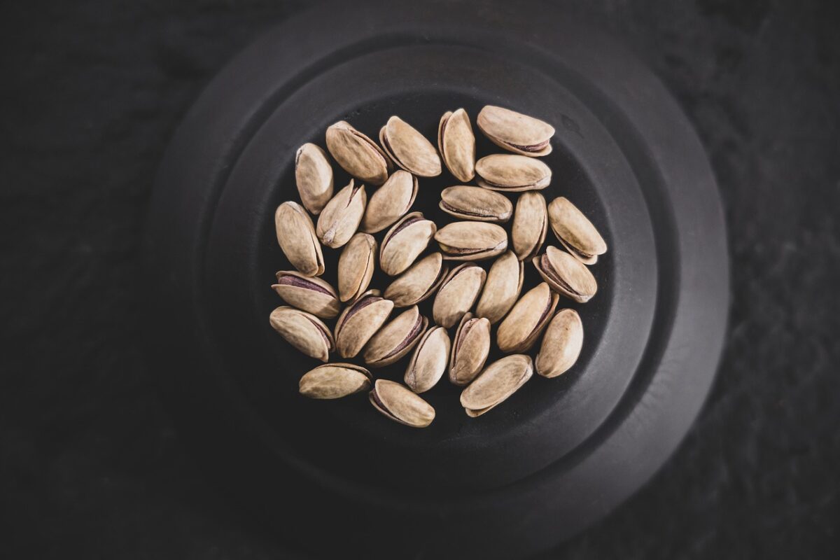 Pistachios and raisins – healthy and natural dryfruits for energy